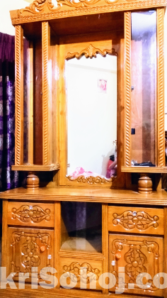 ড্রেসিং টেবিল